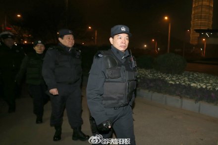 副省长深夜带队荷枪实弹步行巡逻郑东新区CBD